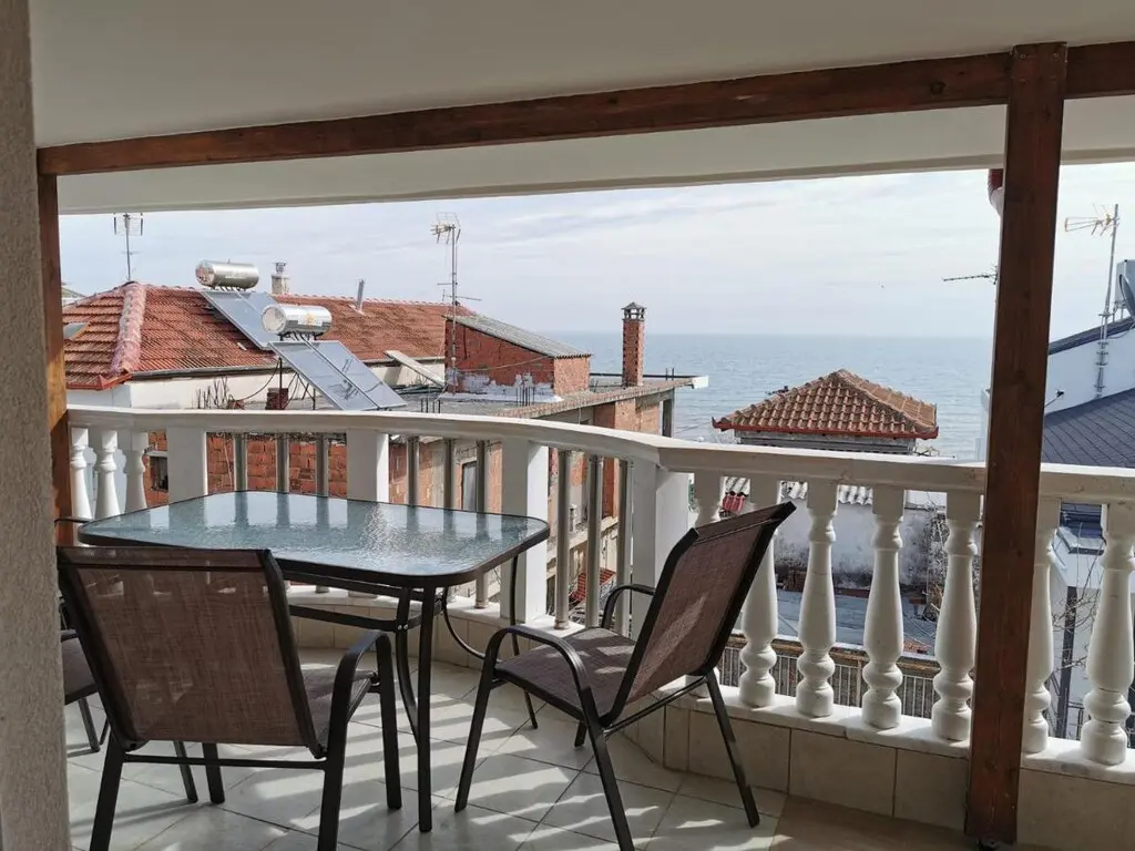 Hotel Of 600 M² On The Olympic Coast