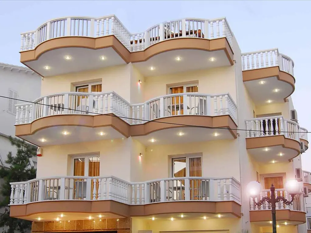 Hotel Of 600 M² On The Olympic Coast
