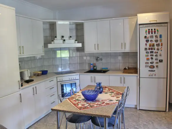 4-bedroom Building In Katerini, Greece (300 M²)