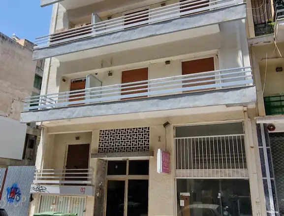 Building Of 810 M² In Athens