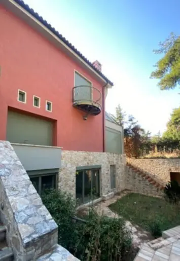 Detached House Of 717 M² In Athens
