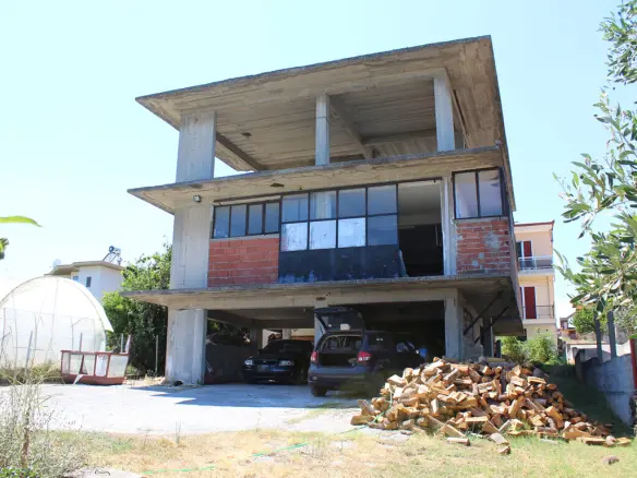 4-bedroom Building In Kolindros, Greece (200 M²)