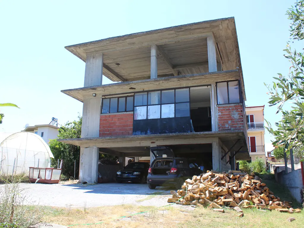 For Sale Building 200 M² On The Olympic Coast