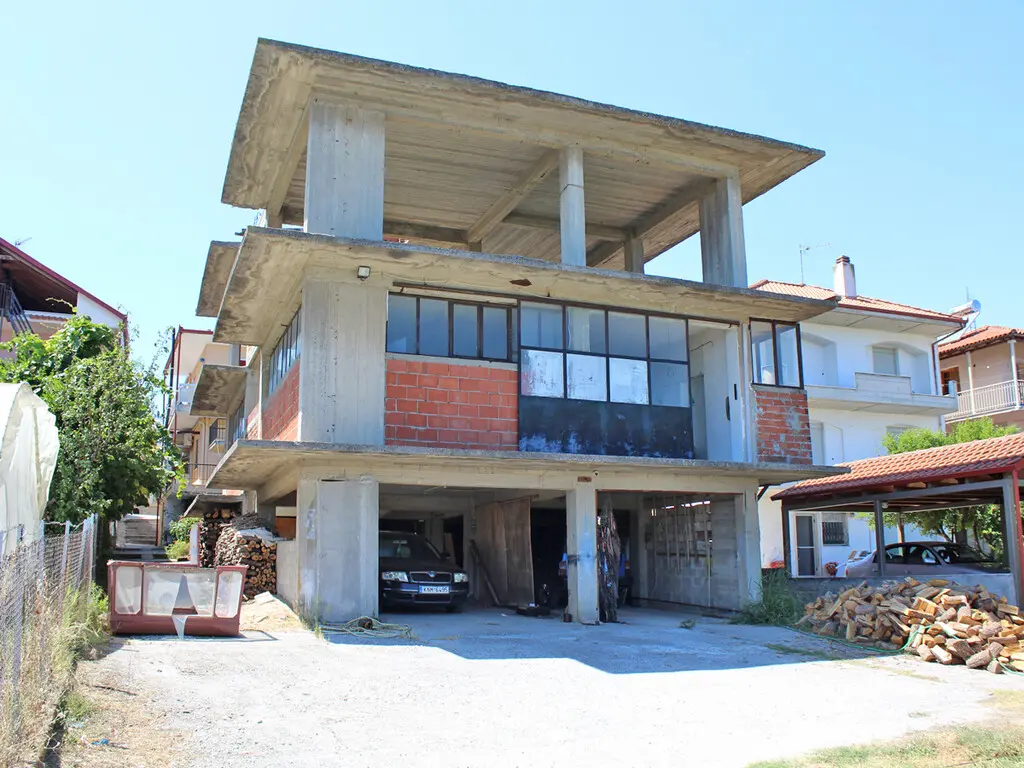For Sale Building 200 M² On The Olympic Coast