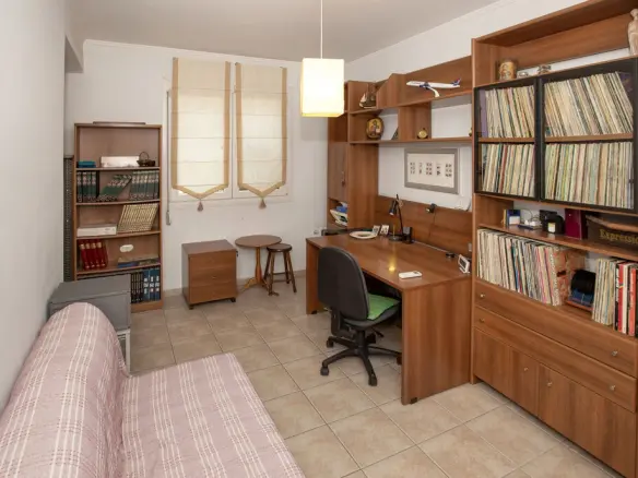 3-bedroom Building In Petralona, Greece (316 M²)