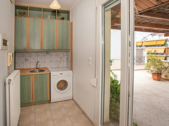 3-bedroom Building In Petralona, Greece (316 M²)