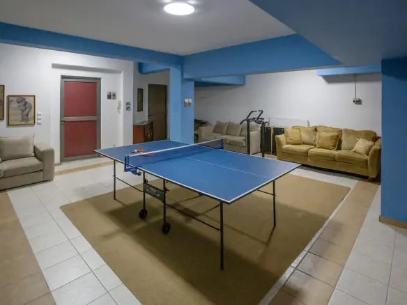 3-bedroom Building In Petralona, Greece (316 M²)