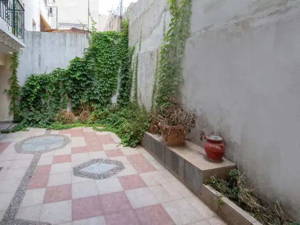 3-bedroom Building In Petralona, Greece (316 M²)