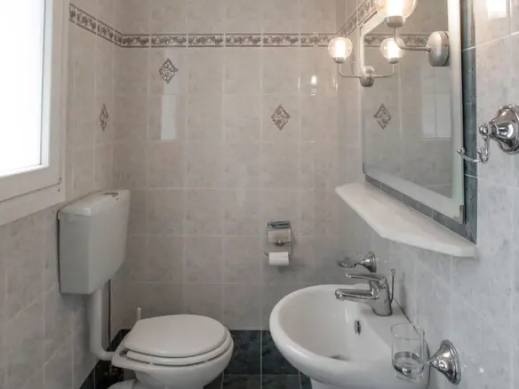 3-bedroom Building In Petralona, Greece (316 M²)