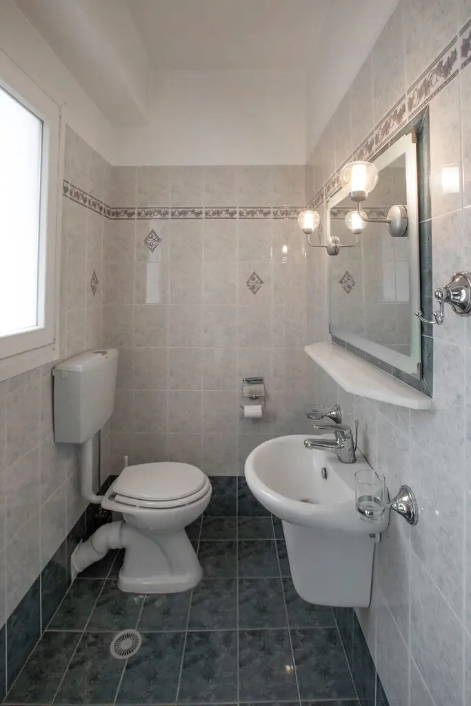 For Sale Building 316 M² In Athens