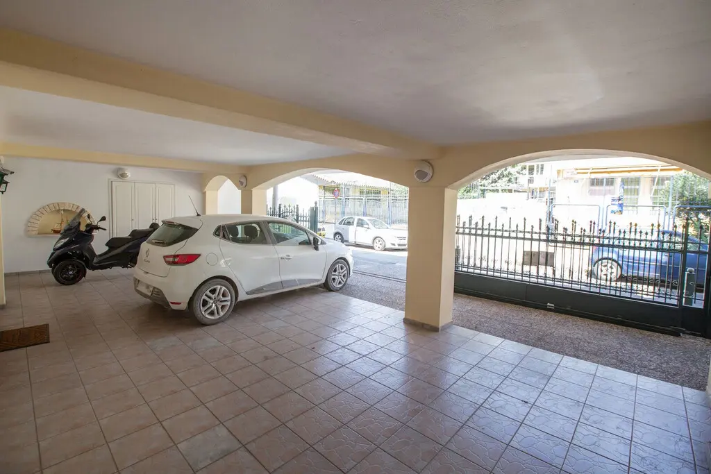 For Sale Building 316 M² In Athens
