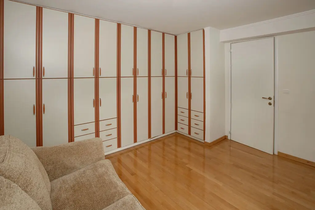 For Sale Building 316 M² In Athens