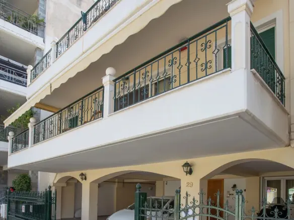 Building Of 316 M² In Athens