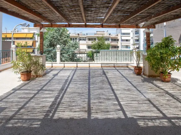 3-bedroom Building In Petralona, Greece (316 M²)