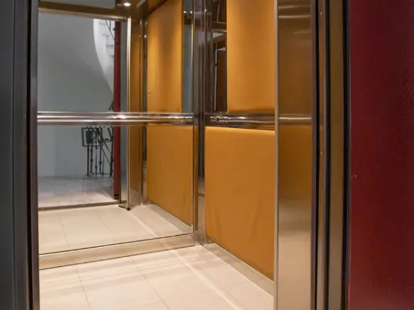3-bedroom Building In Petralona, Greece (316 M²)