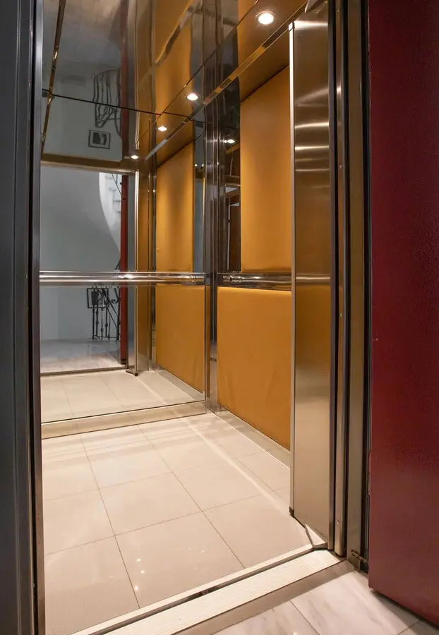 Building Of 316 M² In Athens