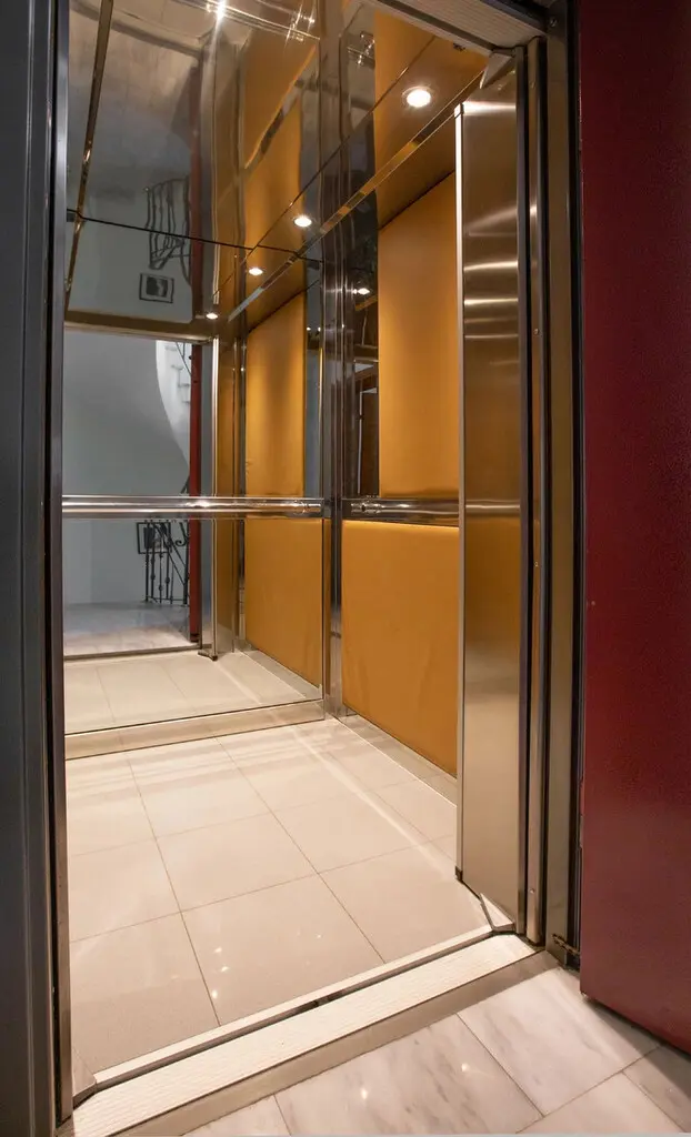 For Sale Building 316 M² In Athens