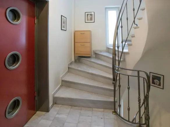 3-bedroom Building In Petralona, Greece (316 M²)