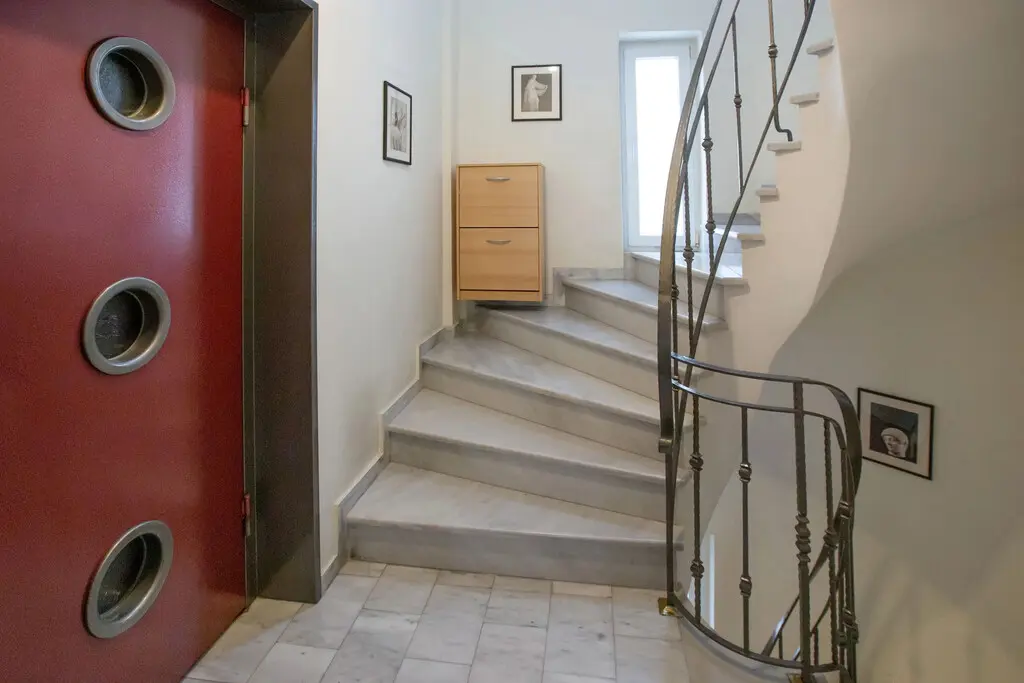 For Sale Building 316 M² In Athens