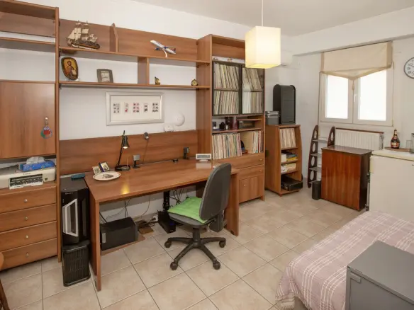 3-bedroom Building In Petralona, Greece (316 M²)