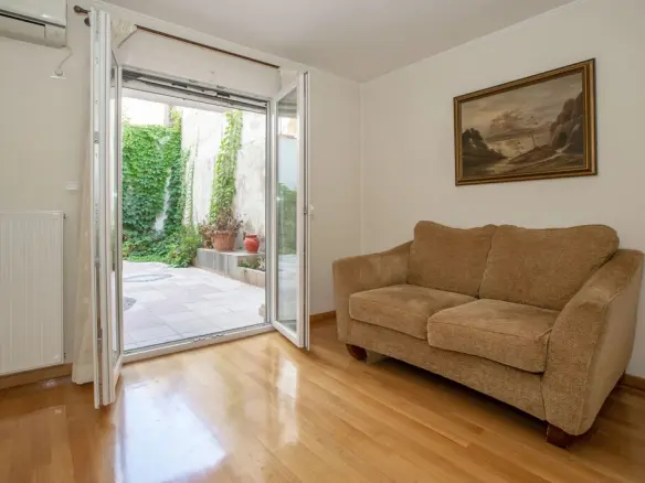 3-bedroom Building In Petralona, Greece (316 M²)