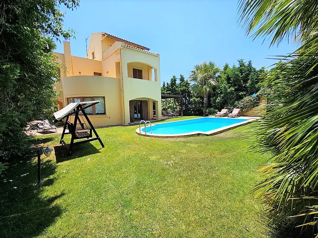 Villa Of 250 M² In Crete