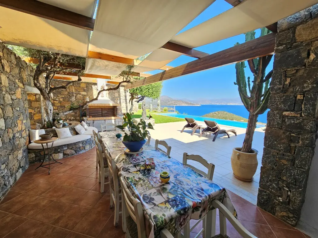 For Sale Villa 275 M² In Crete