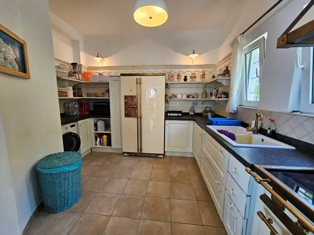 For Sale Villa 275 M² In Crete