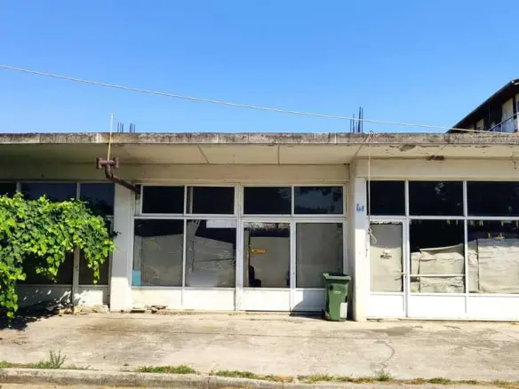 Business Of 240 M² On The Olympic Coast