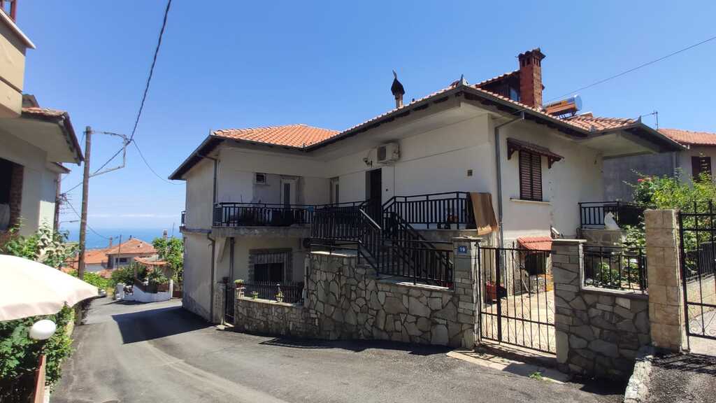 Detached House Of 255 M² On The Olympic Coast