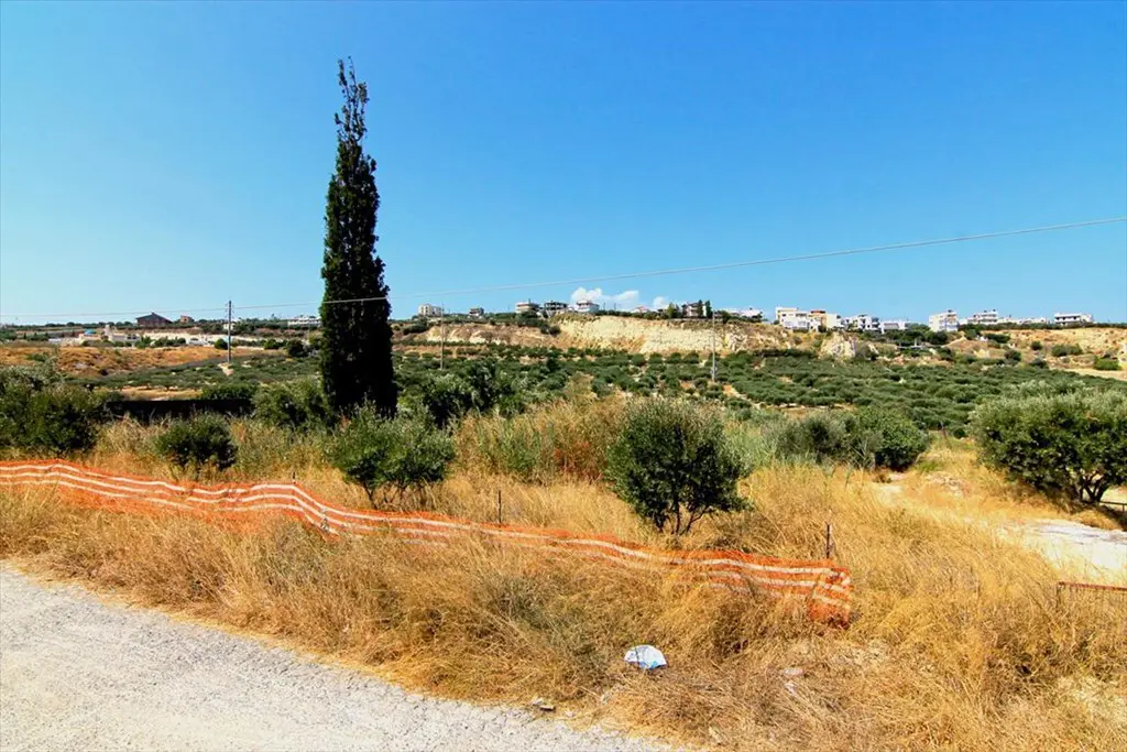 Land Of 186 M² In Crete