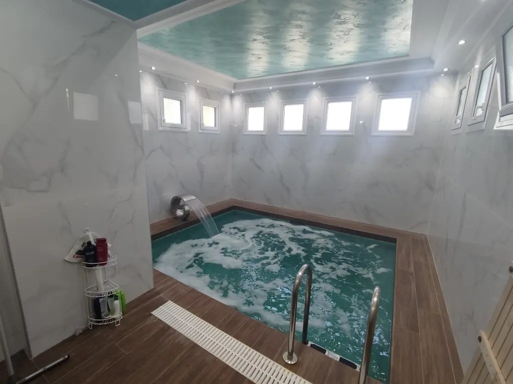 Villa Of 930 M² In The Suburbs Of Thessaloniki