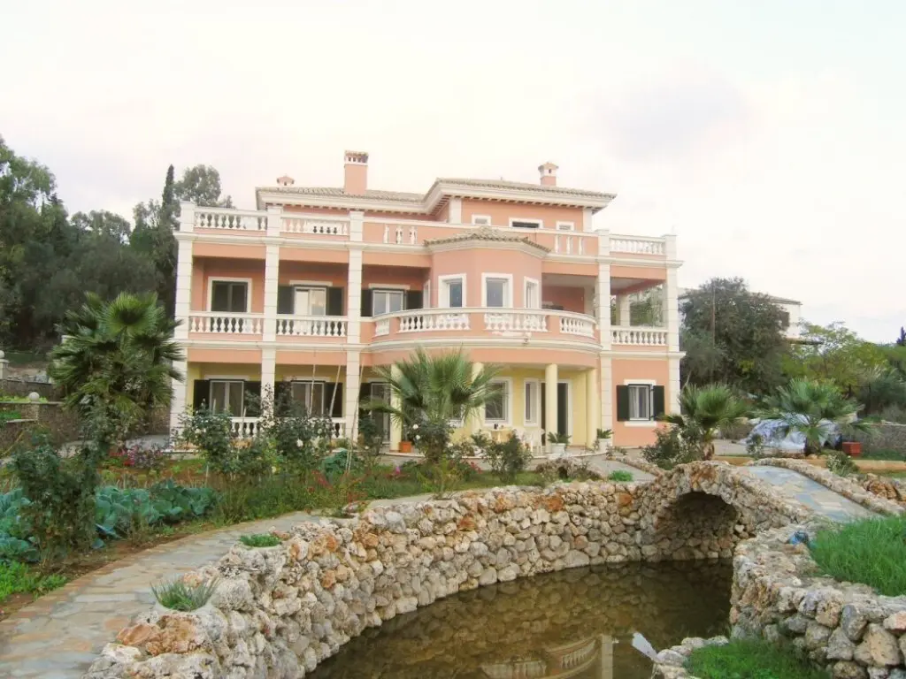 Villa Of 430 M² In Corfu