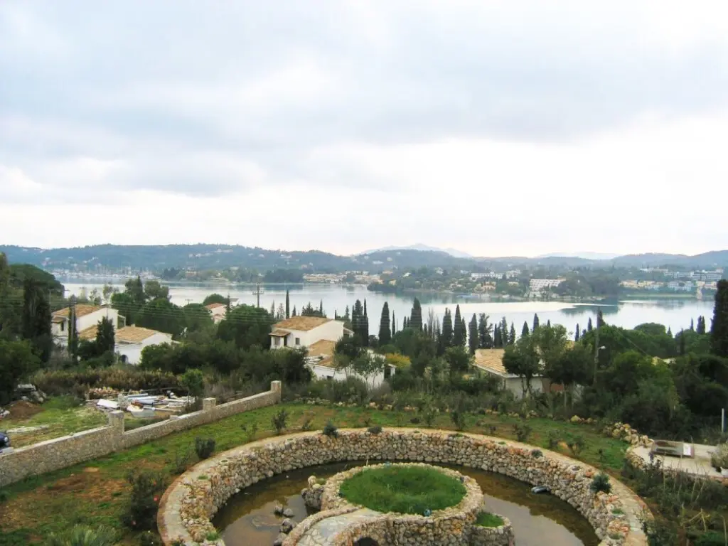 Villa Of 430 M² In Corfu