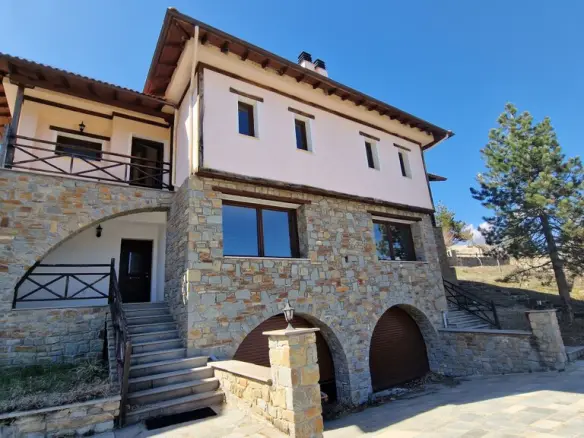 Hotel In Theodoros Ziakas, Greece (3.219 M²)