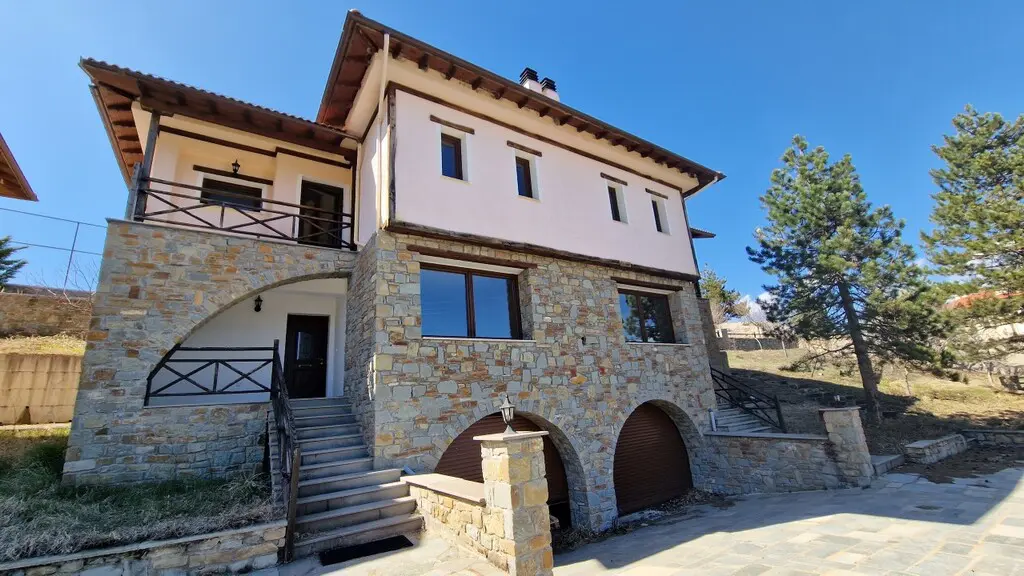 For Sale Hotel 3219 M² In North Greece
