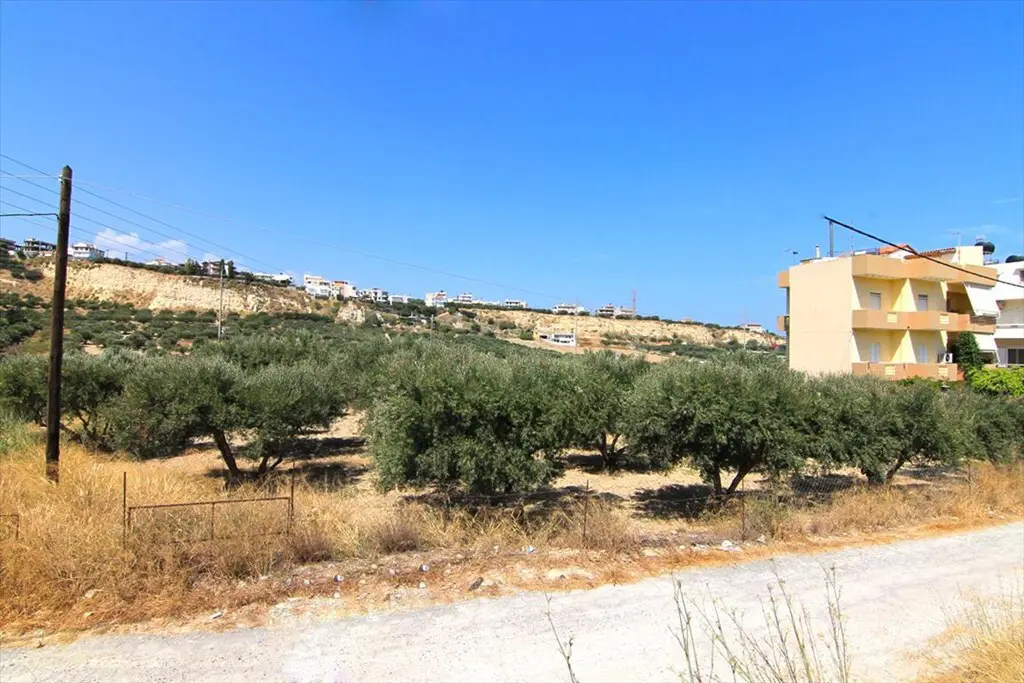 Land Of 186 M² In Crete