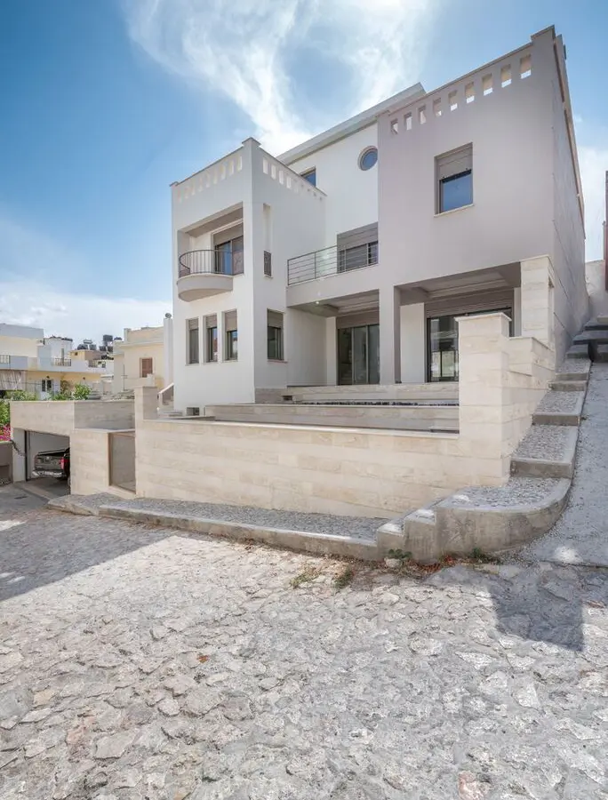 Villa Of 650 M² In Crete