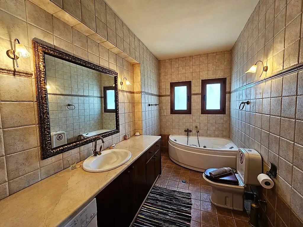 Villa Of 250 M² In Crete