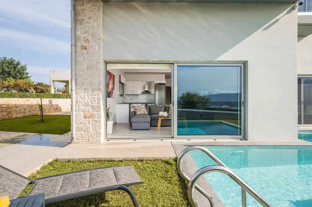 Business Of 500 M² In Crete