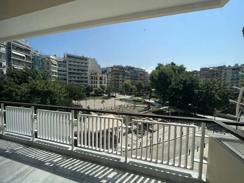 Flat Of 165 M² With Features In Thessaloniki