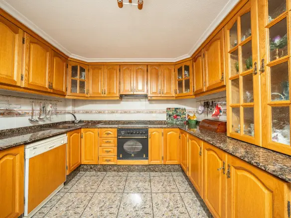 3-bedroom Flat In Elche, Spain (113 M²)