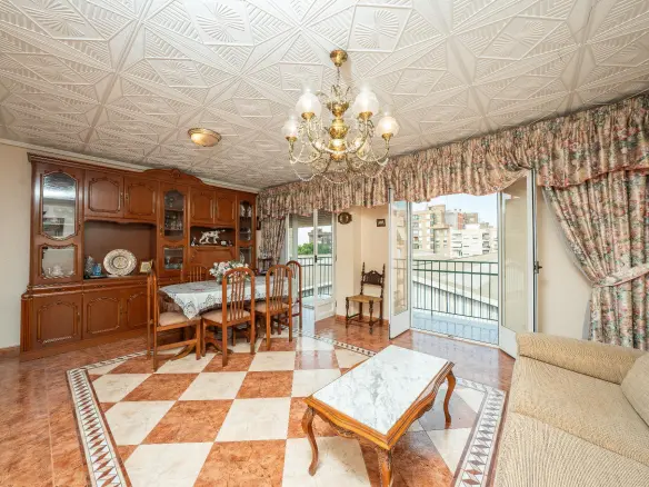 3-bedroom Flat In Elche, Spain (113 M²)
