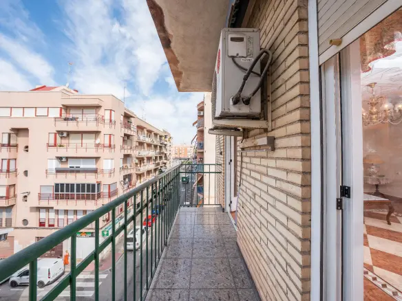 3-bedroom Flat In Elche, Spain (113 M²)