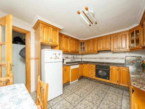 3-bedroom Flat In Elche, Spain (113 M²)