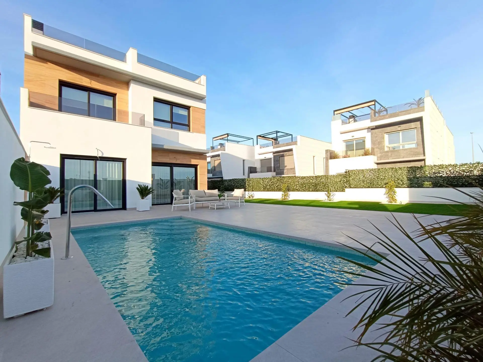 Villa Of 138 M² In Benijofar