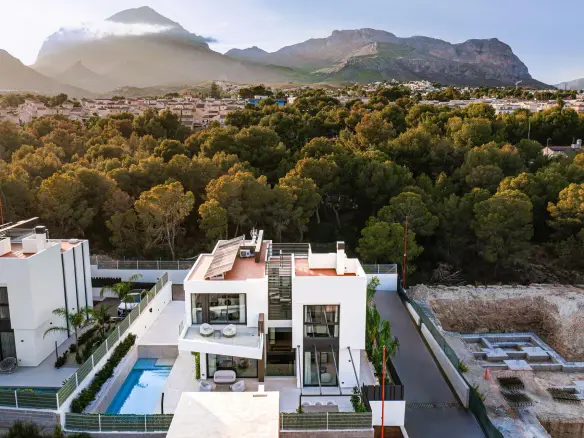 Villa Of 342 M² In La Nucía, Spain