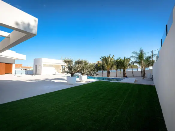 4-bedroom Villa In Benejúzar, Spain (166 M²)