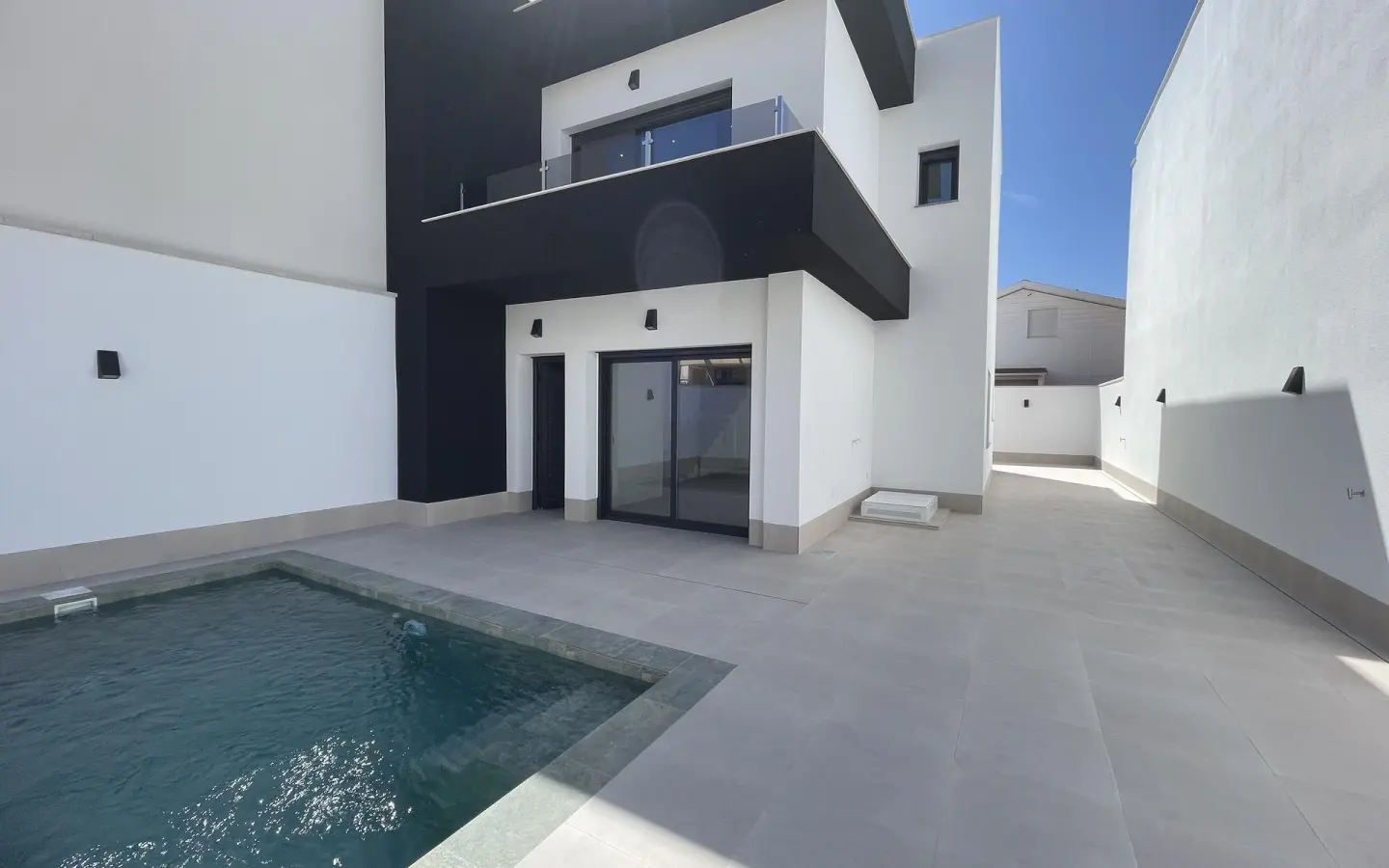 3-bedroom Villa In Almoradi, Spain (134 M²)