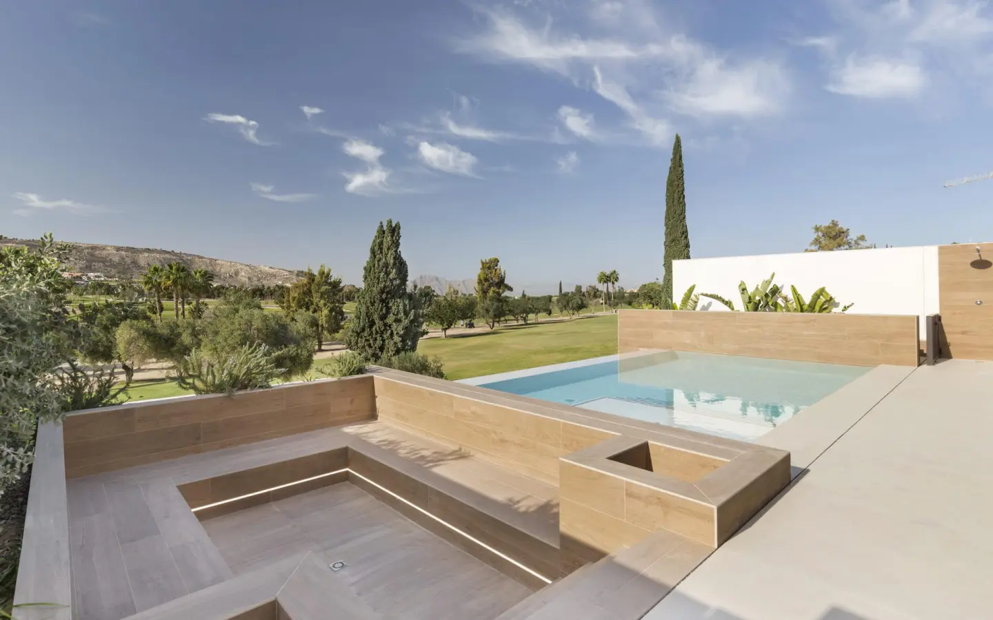 Villa Of 139 M² With No Specific Features In Algorfa